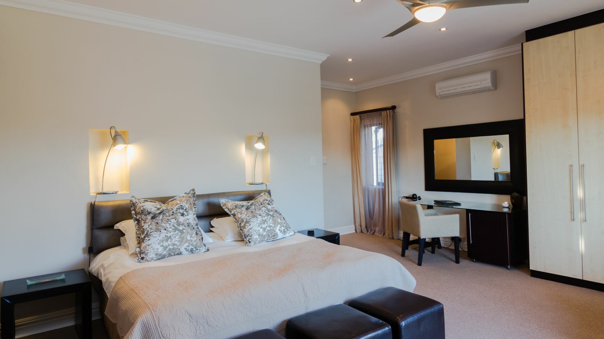 Manor 38 Hotel Порт Елизабет Екстериор снимка