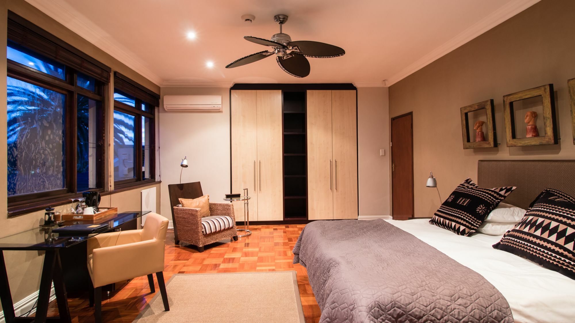 Manor 38 Hotel Порт Елизабет Екстериор снимка