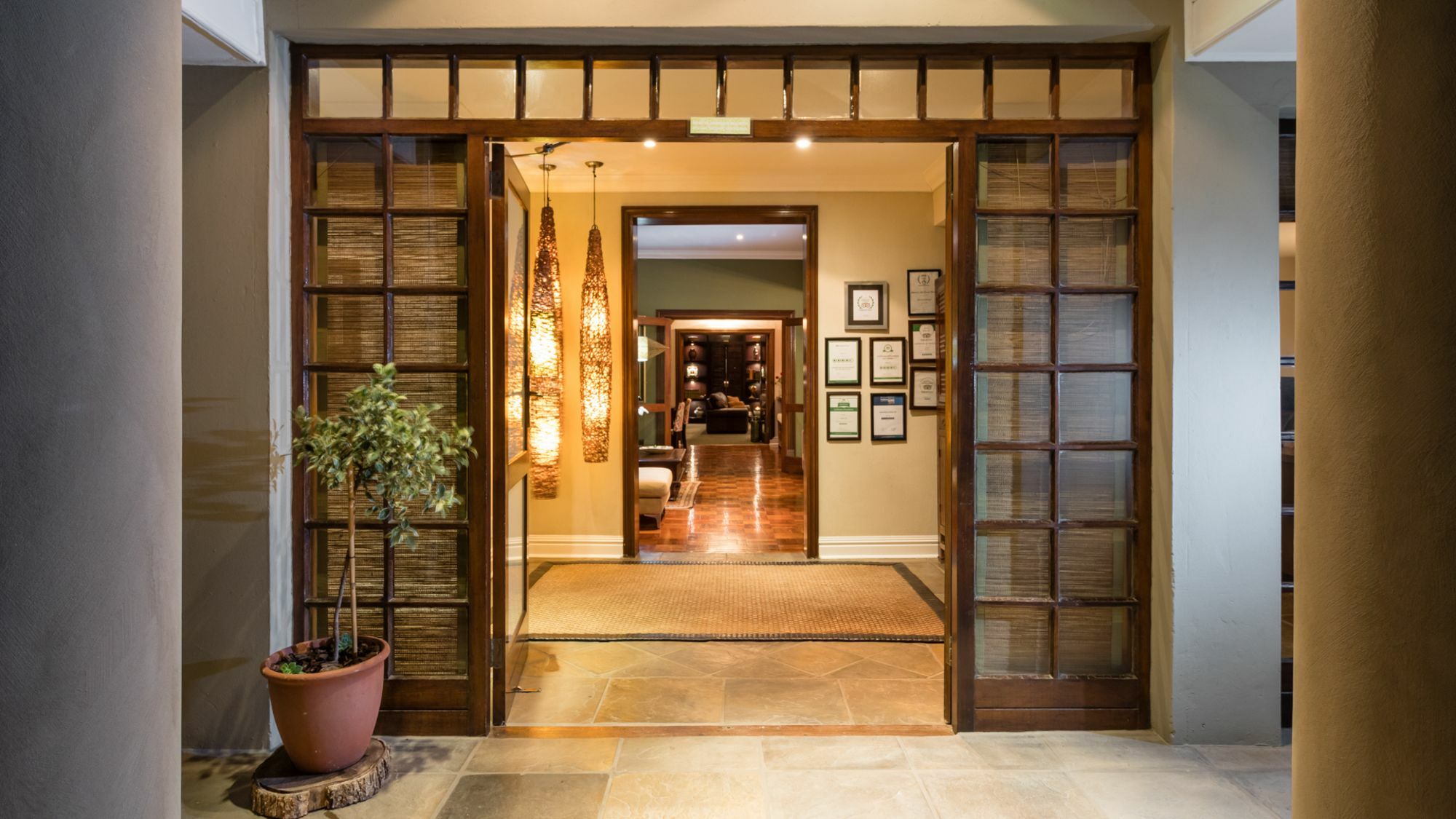 Manor 38 Hotel Порт Елизабет Екстериор снимка
